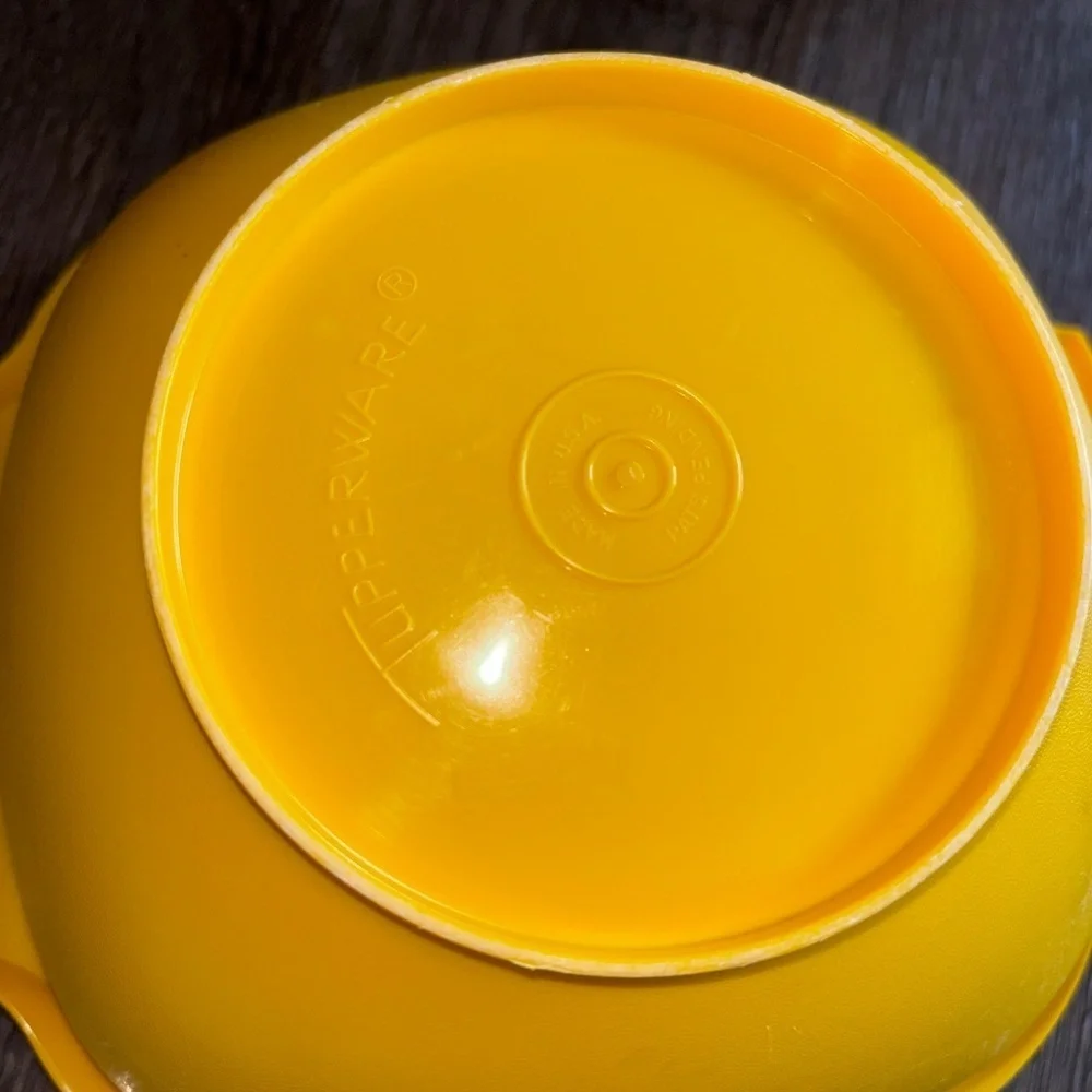 6 piece Tupperware set in great condition